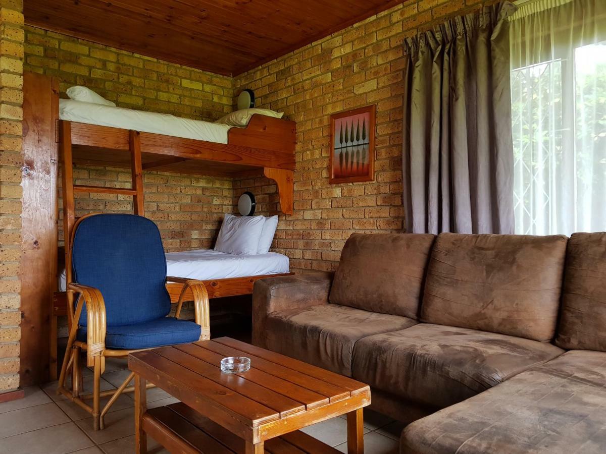 Port Edward Holiday Resort Экстерьер фото
