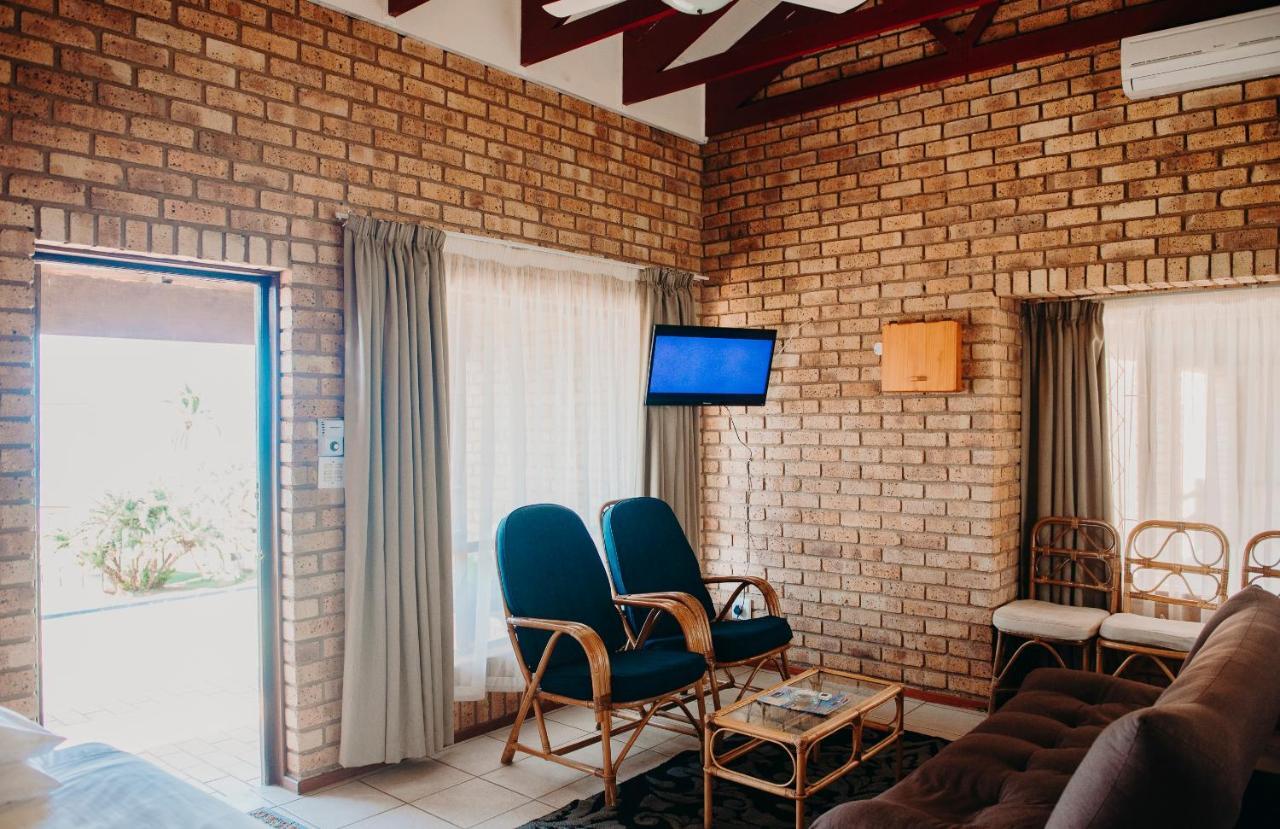 Port Edward Holiday Resort Экстерьер фото