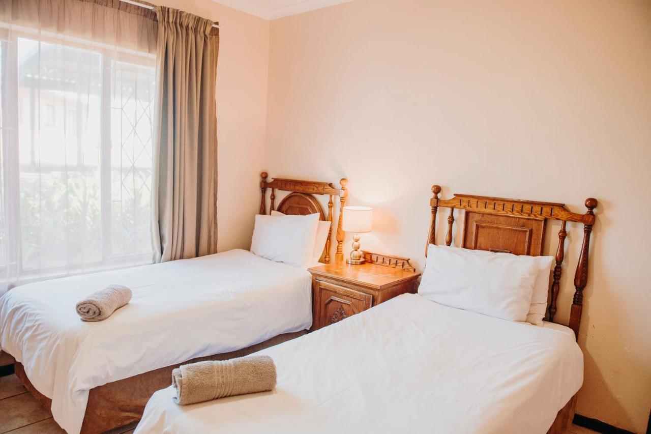 Port Edward Holiday Resort Экстерьер фото