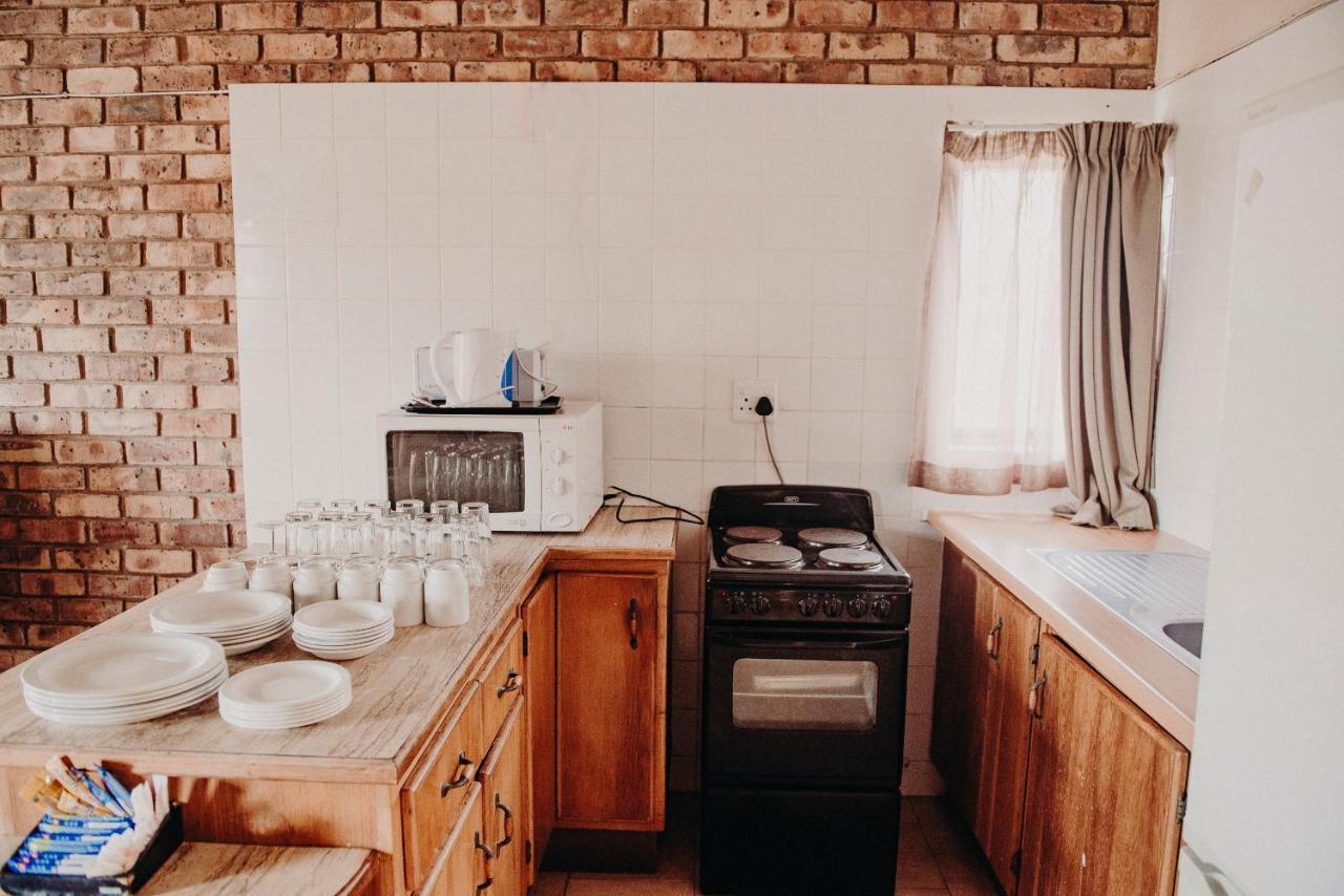 Port Edward Holiday Resort Экстерьер фото