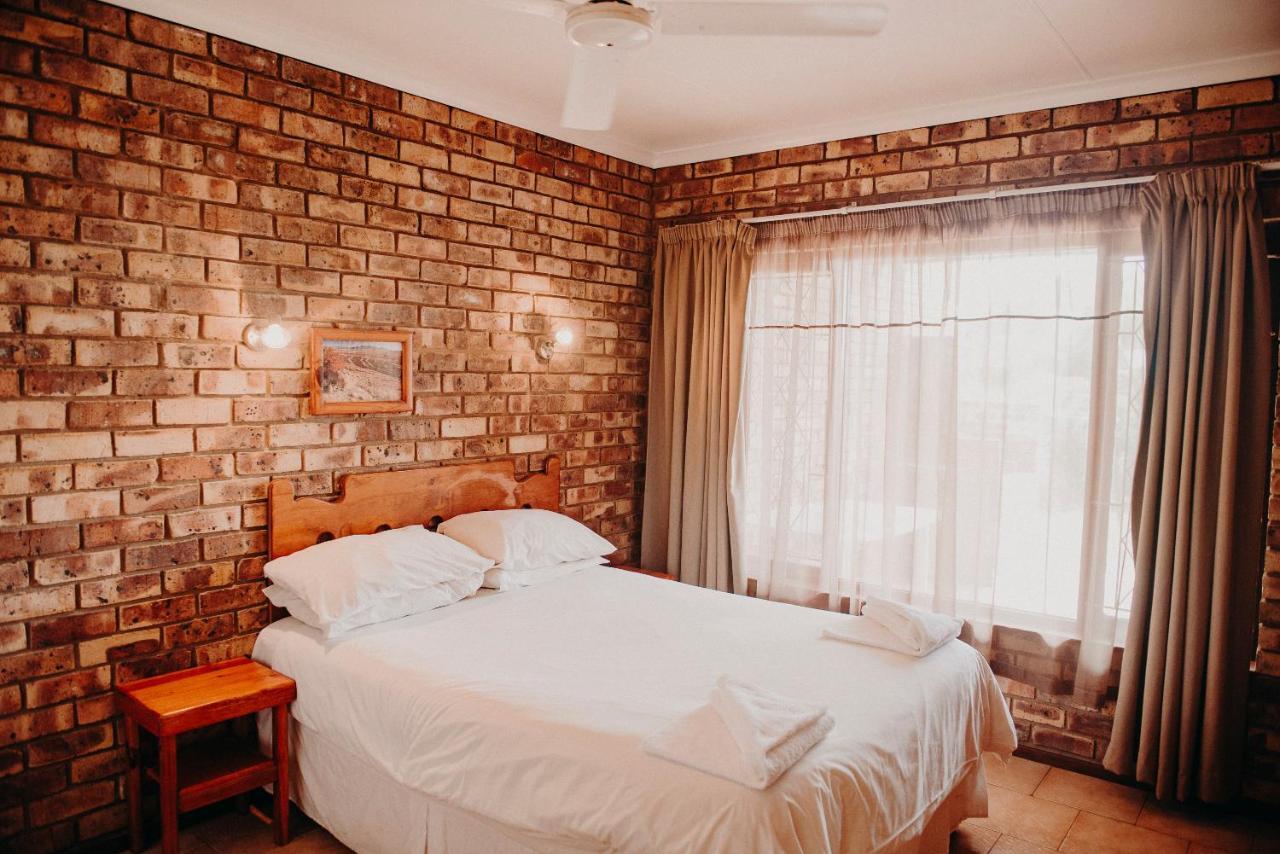 Port Edward Holiday Resort Экстерьер фото